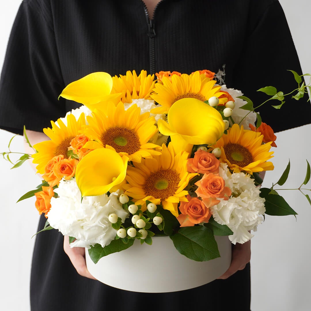 【父の日】ヒマワリとオレンジのスプレーバラのアレンジメント