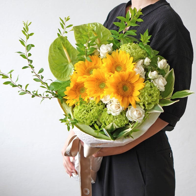 【父の日】黄色いヒマワリとグリーンのアンスリウムの花束