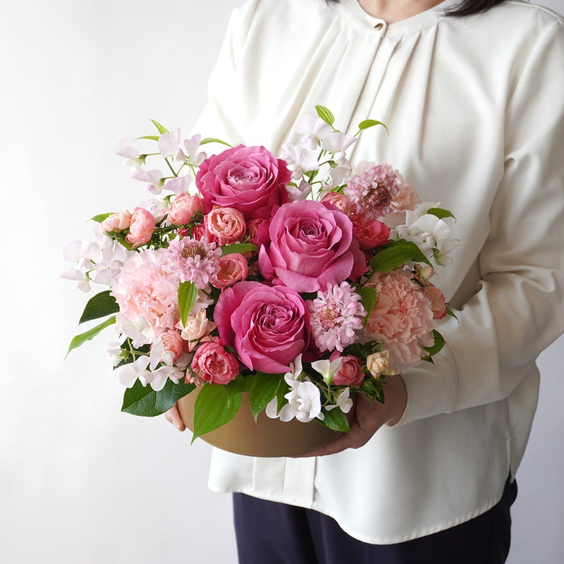 【母の日】ピンクの大輪バラとカーネーションのアレンジメント