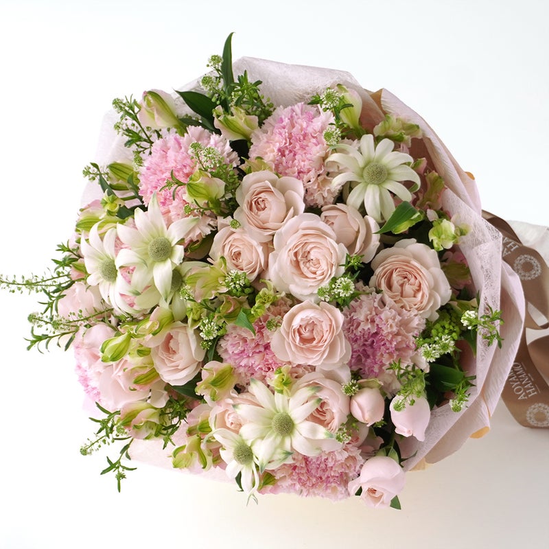 【母の日】淡いピンクのスプレーバラやカーネーションの花束