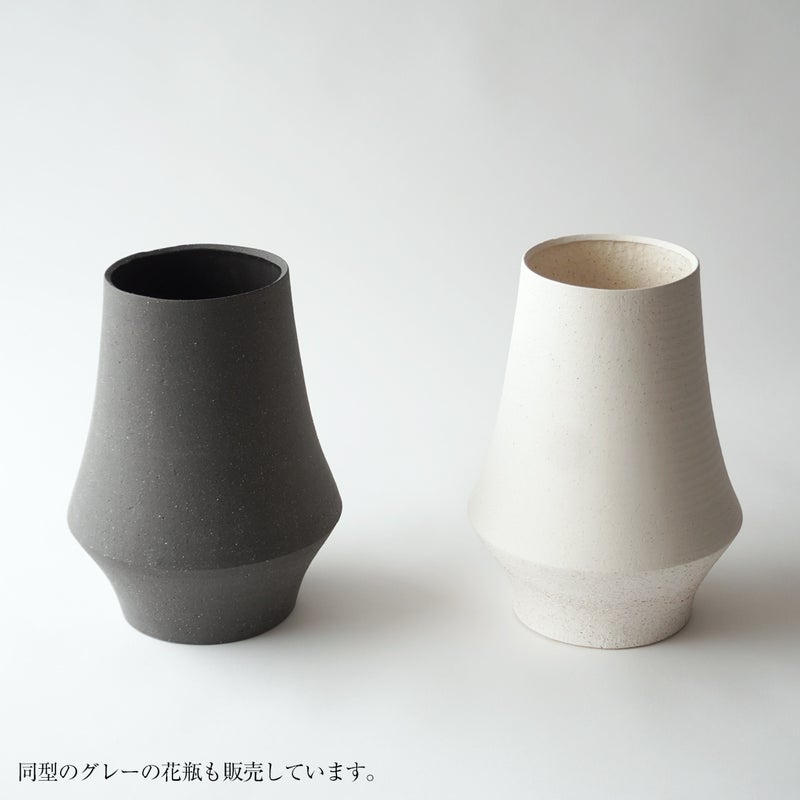 枝もの用の安定感のある陶製花瓶（ホワイト）