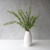 枝もの用の楕円形の白い陶製花瓶