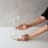 枝もの用のくびれのあるガラス花瓶（クリア）