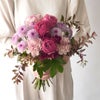 【敬老の日】濃いピンクのバラのおまかせ花束