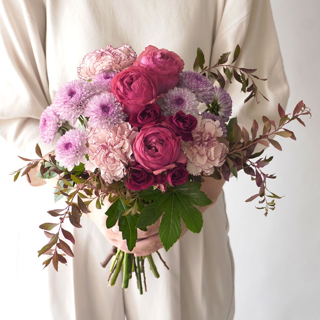 【敬老の日】濃いピンクのバラのおまかせ花束