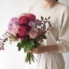 【敬老の日】濃いピンクのバラのおまかせ花束